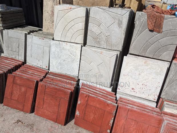 Pavement Tiles · Photo 1