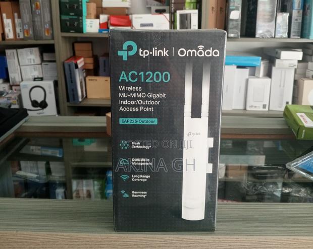 Tp-Link Omada Eap225 Outdoor Gigabit Access Point · Photo 1