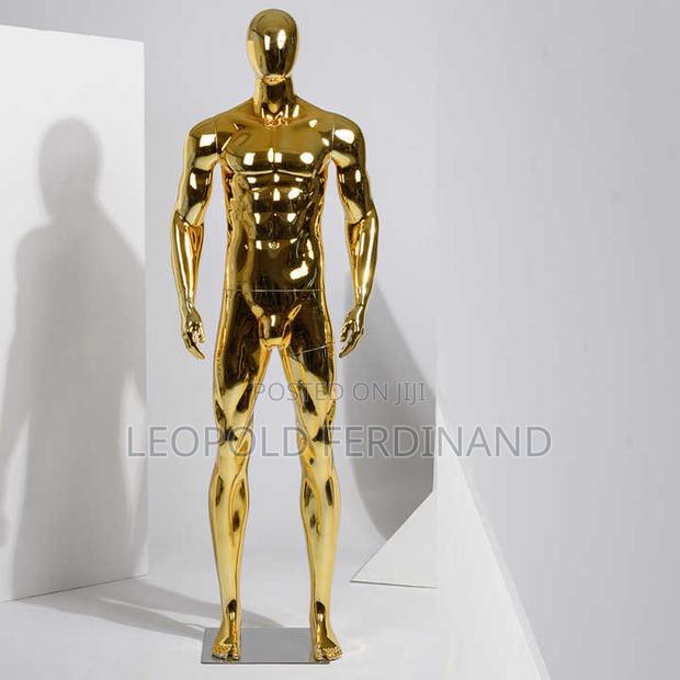Muscular Men Gold Mannequin · Photo 1
