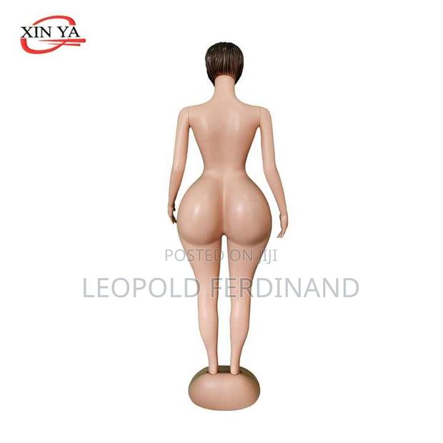 Mega Big Ass Mannequins · Photo 2