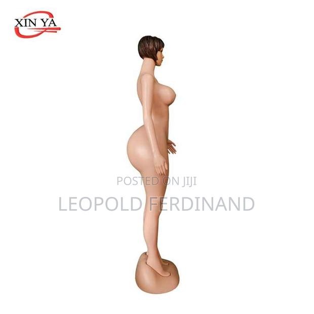 Mega Big Ass Mannequins · Photo 3