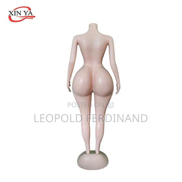 Mega Big Ass Female Mannequin · Photo 2