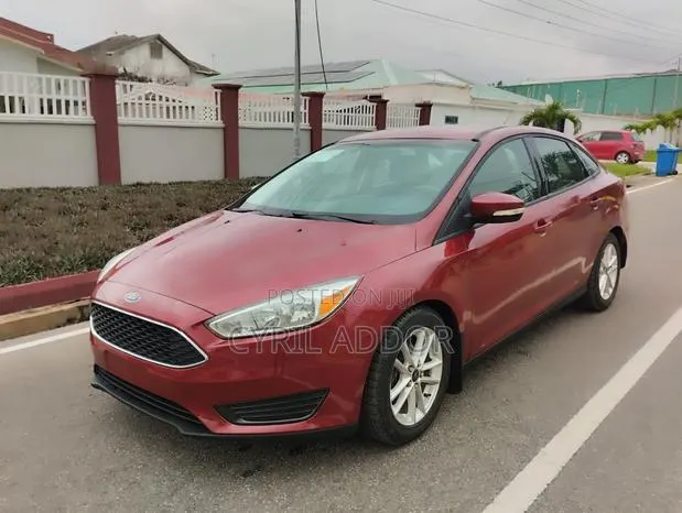 Ford Focus S Sedan FWD (2.0L 4cyl 5M) 2016 Red · Photo 1