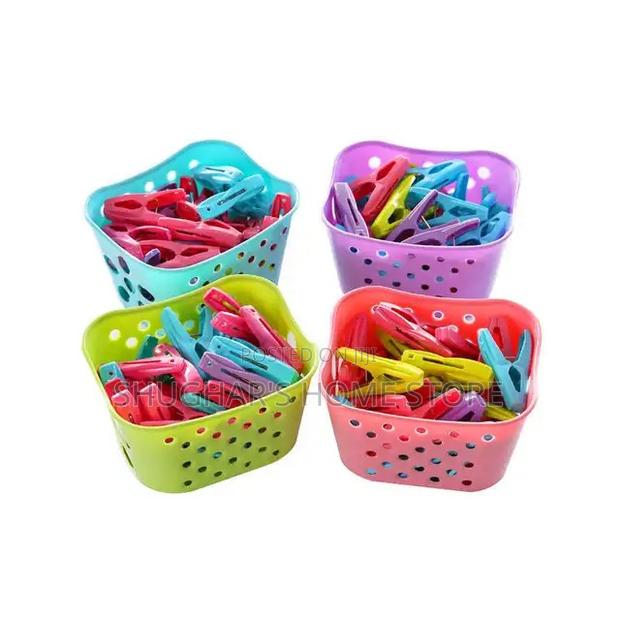 30pcs Plastic Clothes Pegs in a Basket · Photo 5