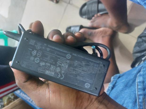 Hp Small Pin Charger · Photo 3