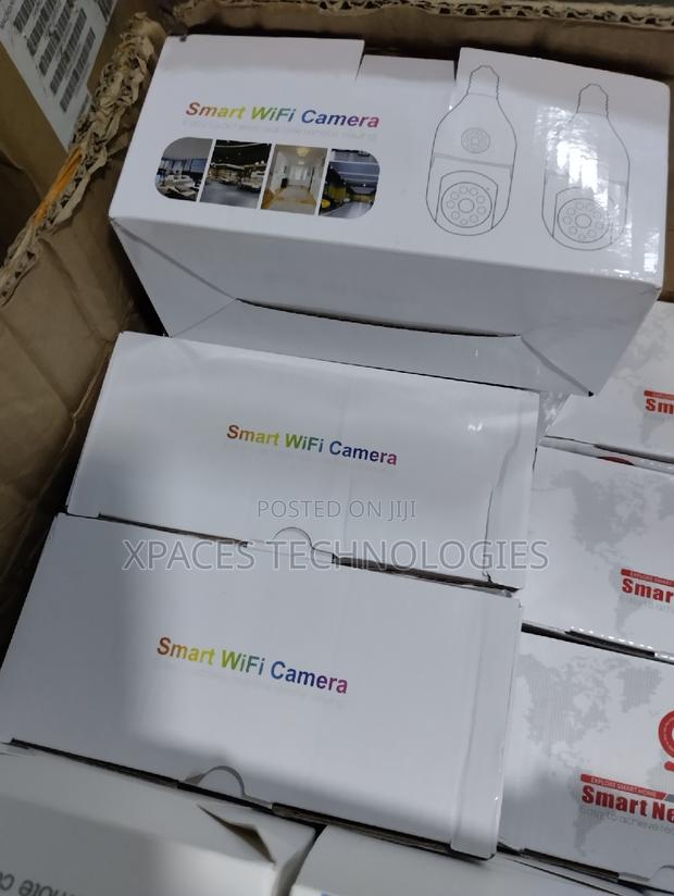 Wireless Smart Dual Lens PTZ Bulb Camera With Two Way Audio · Photo 4