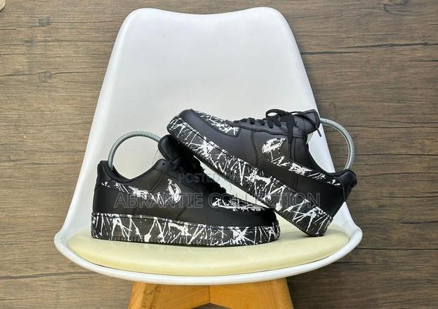 Nike Air Force 1 Black Splatter · Photo 1