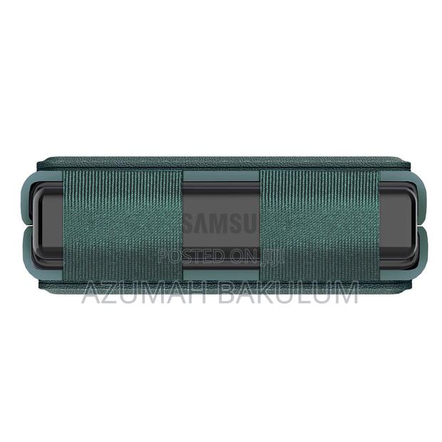 Samsung Galaxy Z Flip 5 Nillkin Qin Leather Case · Photo 2