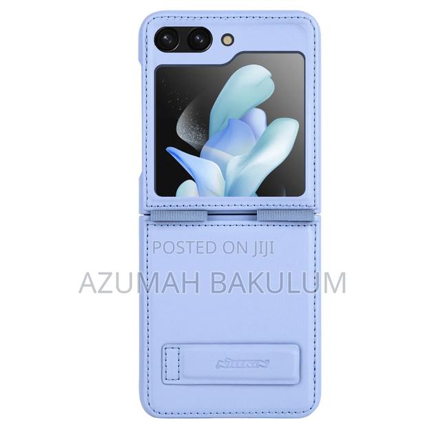Samsung Galaxy Z Flip 5 Nillkin Qin Leather Case · Photo 1