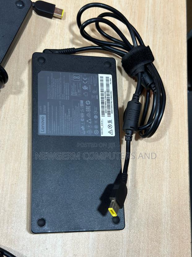 230W Lenovo USB Gaming Charger · Photo 1