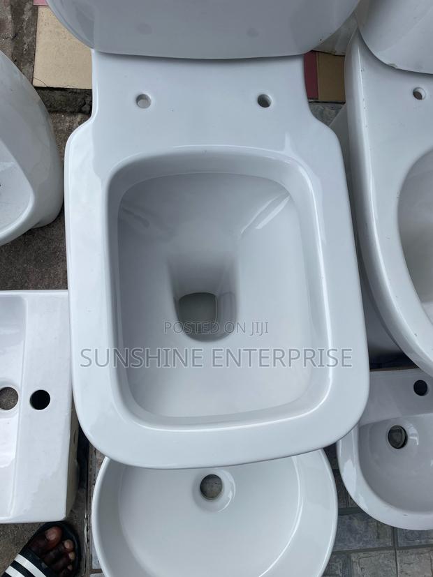 Square Twyford W/C · Photo 3