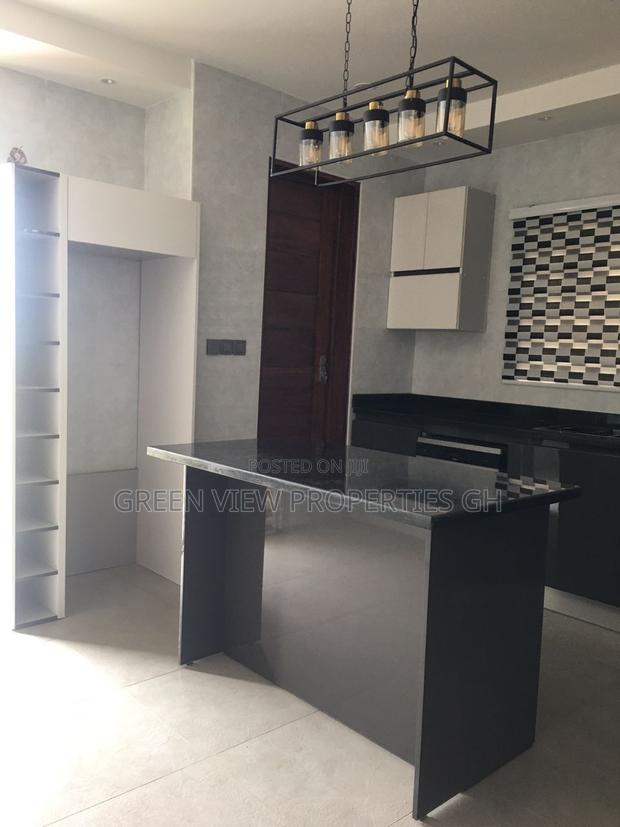 4bdrm Duplex in West Hills Mall Area for sale · Photo 2