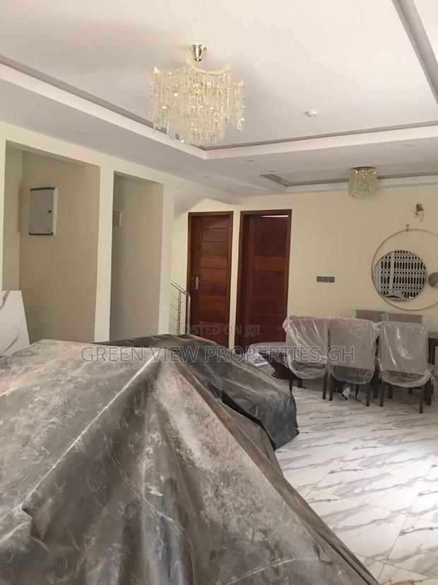 4bdrm Duplex in West Hills Mall Area for sale · Photo 4