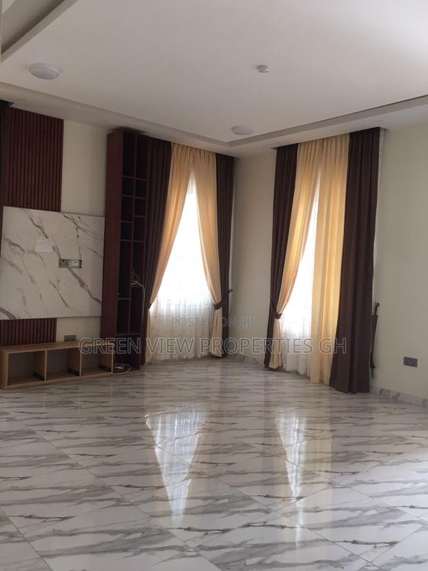 4bdrm Duplex in West Hills Mall Area for sale · Photo 8