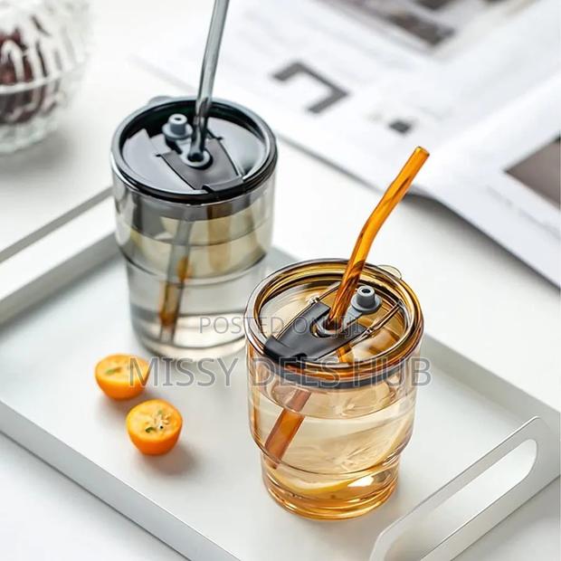 Glass Tumbler With Lid and Straw · Photo 3
