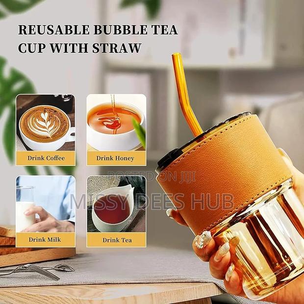 Glass Tumbler With Lid and Straw · Photo 5