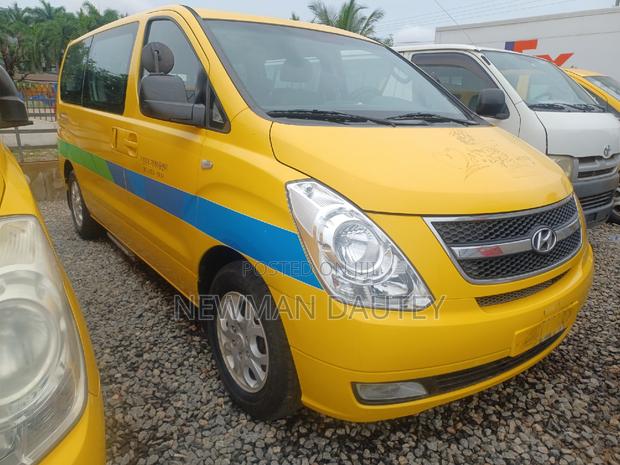 Hyundai Starex 2012 Yellow · Photo 4