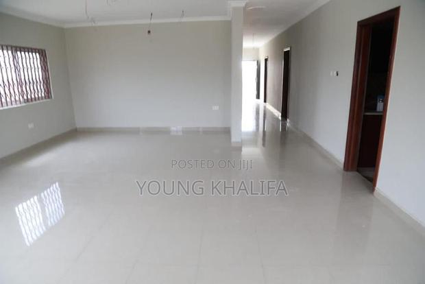 3bdrm House in Ahenfie Estate, Opeikuma for sale · Photo 5