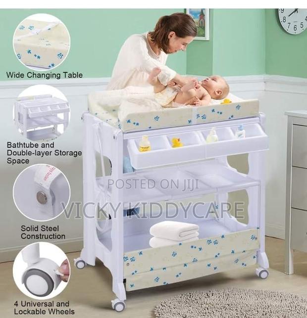 Baby Standing Bath · Photo 1