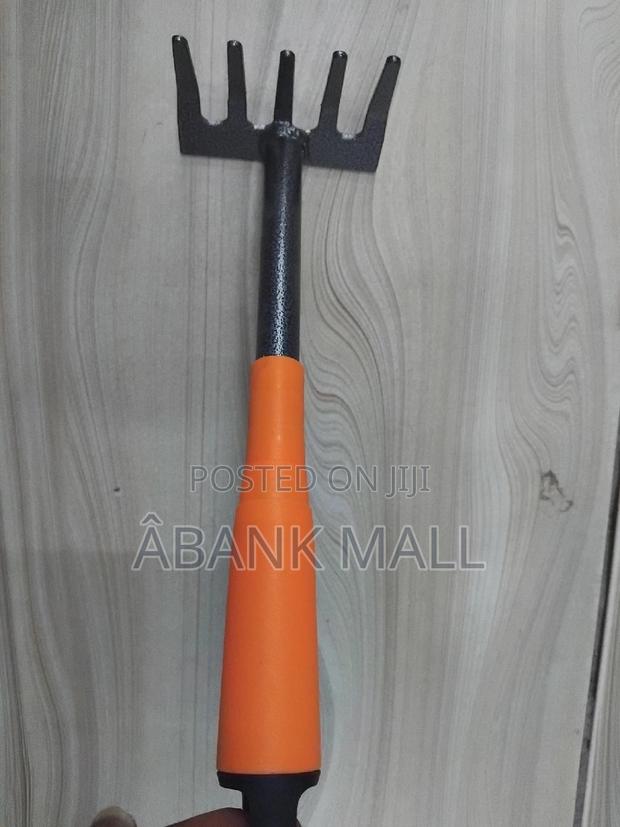 Garden Rake With Wide Handle · Photo 1