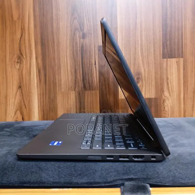 New Laptop Dell Latitude 7430 32GB Intel Core i7 SSD 512GB · Photo 1