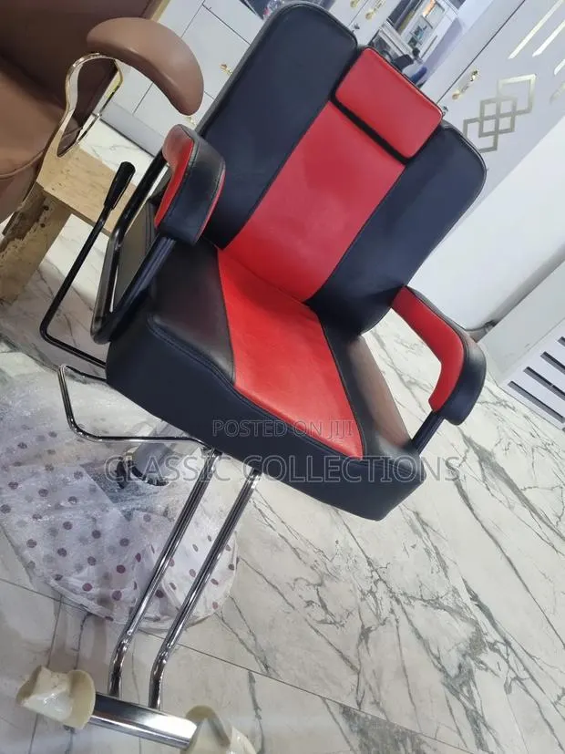 Barber Chair With Adjustable Headrest · Photo 1