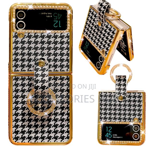 Z Flip 3 and 4 Luxury Plating Gold Cases · Photo 1