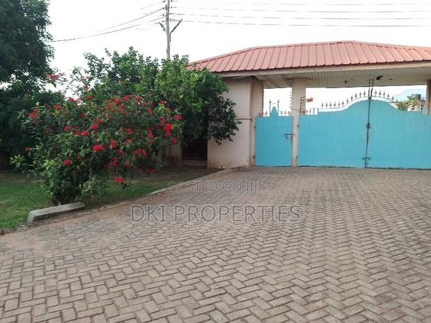 12bdrm House in Dki Properties, Tema Metropolitan for sale · Photo 5