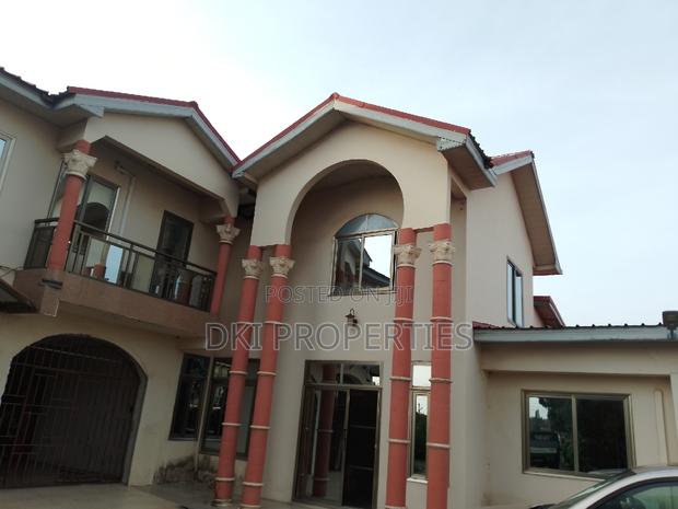 12bdrm House in Dki Properties, Tema Metropolitan for sale · Photo 2