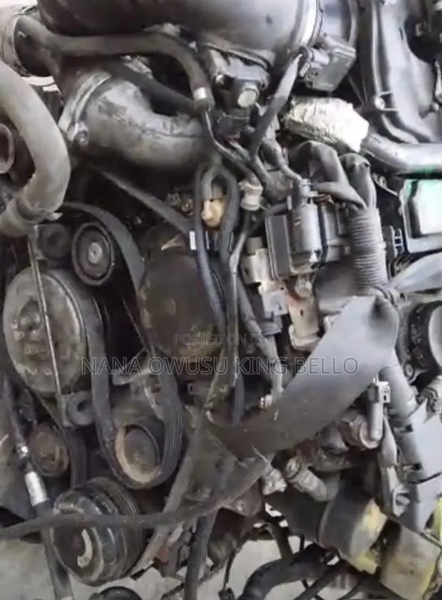Mercedes Benz W304/C250/C300 Engines · Photo 1