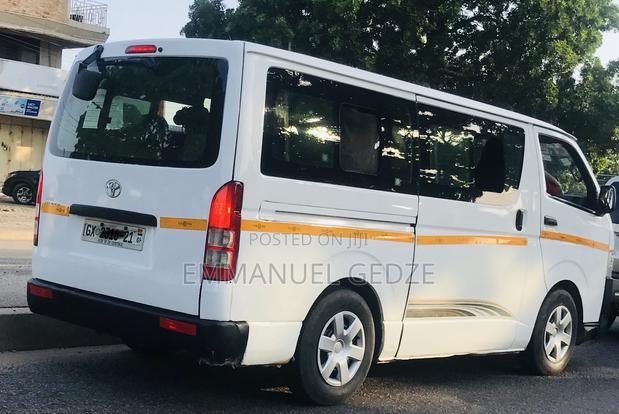 Mini Van Rental - 14 Seater Bus · Photo 1