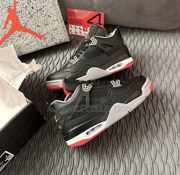 Air Jordan Retro 4 Bred Leather · Photo 2