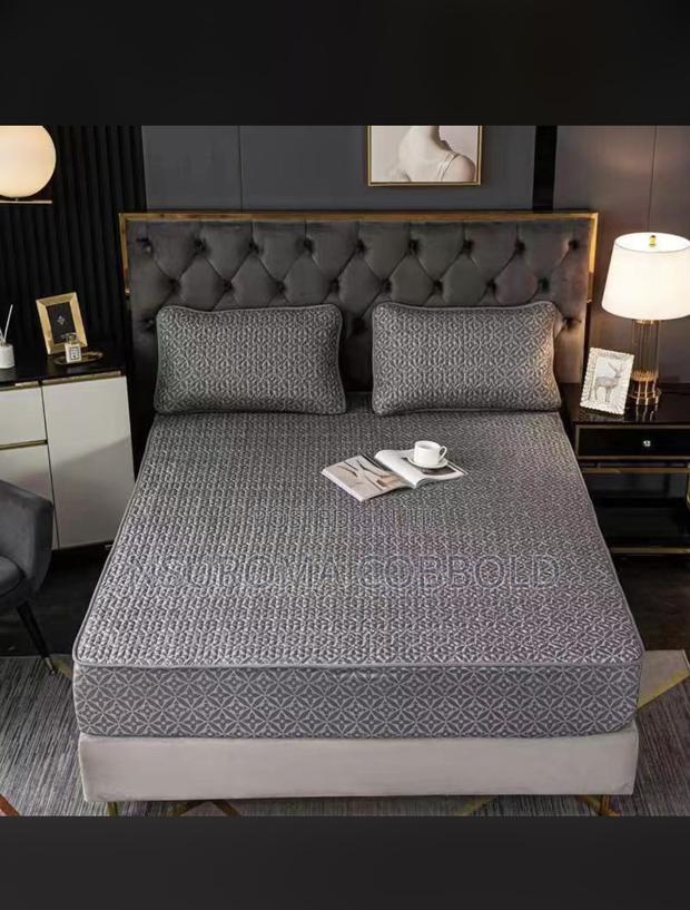 Quality Waterproof Bed Cover 4.1 · Photo 1