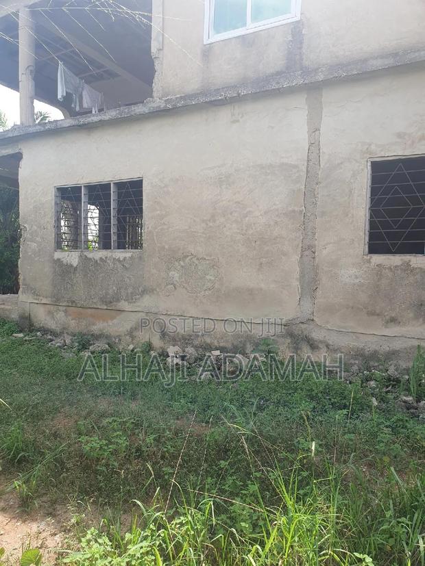 5bdrm Block of Flats in Diamond City Estate, Kumasi Metropolitan · Photo 2