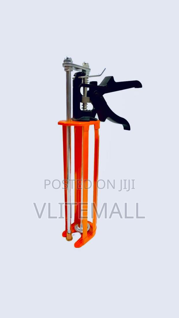Heavy Duty Manual Caulking Gun for Construction · Photo 2