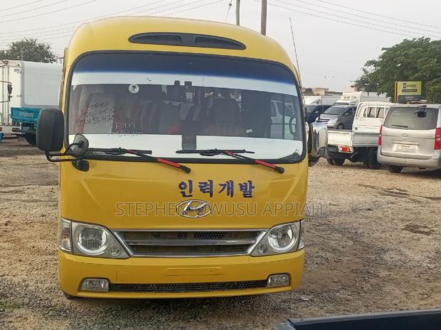 Hyundai County 2013 Yellow · Photo 2