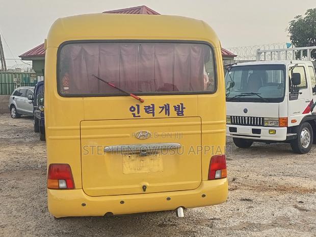 Hyundai County 2013 Yellow · Photo 5