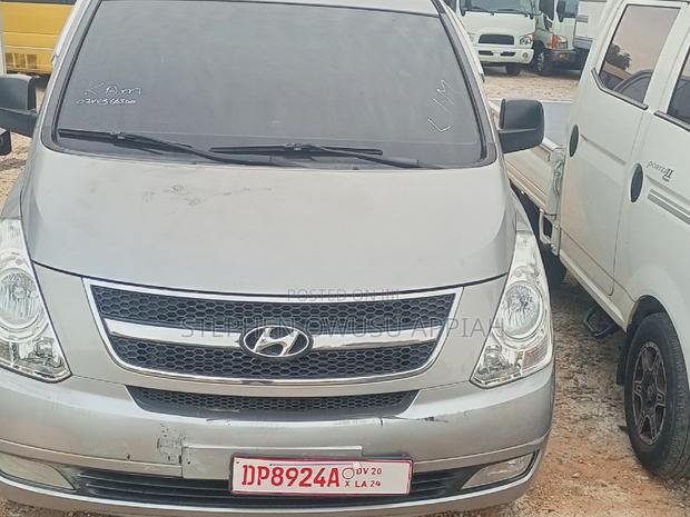 Hyundai Starex 2012 Grey · Photo 1
