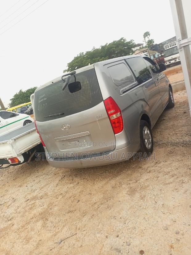 Hyundai Starex 2012 Grey · Photo 4