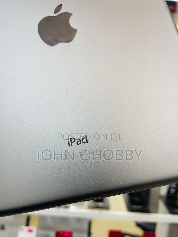 Apple iPad Air 16 GB Gray · Photo 2