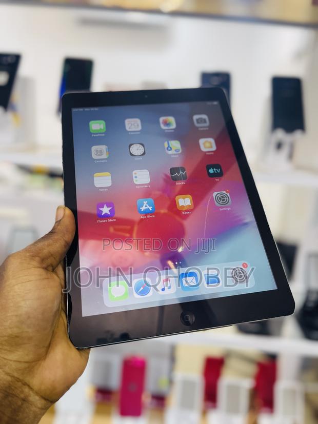 Apple iPad Air 16 GB Gray · Photo 4