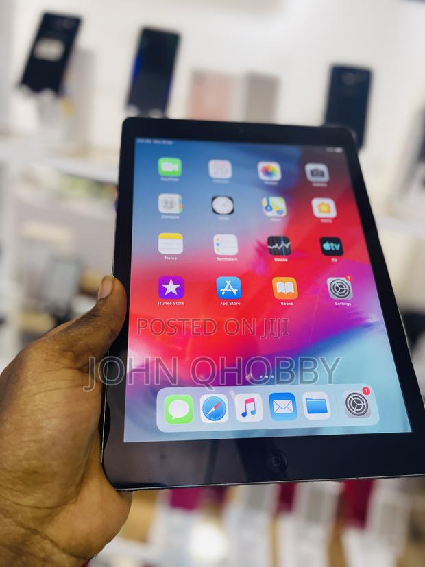 Apple iPad Air 16 GB Gray · Photo 6