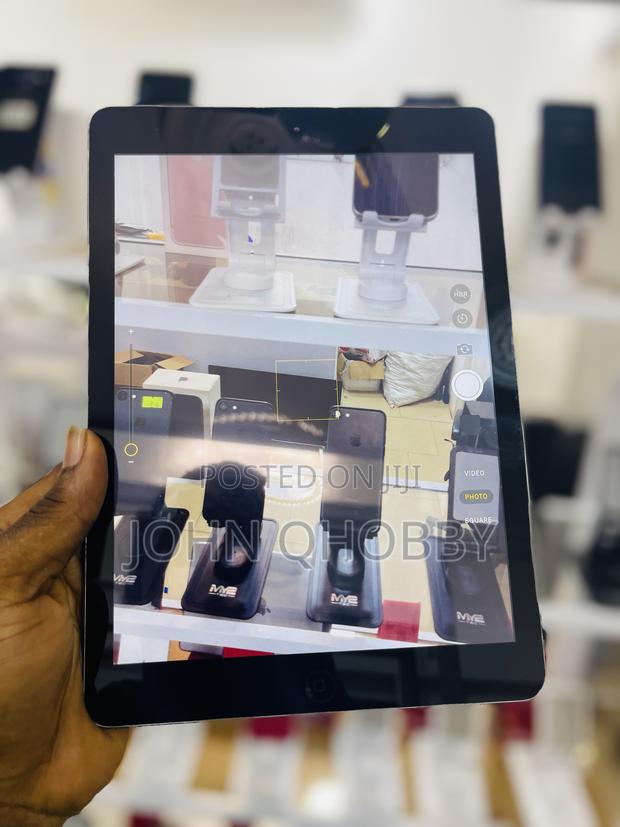 Apple iPad Air 16 GB Gray · Photo 7
