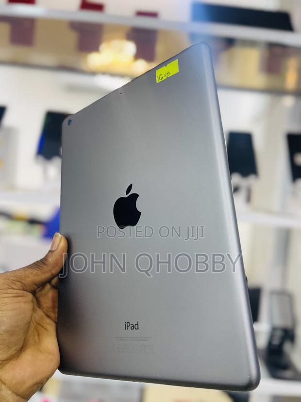 Apple iPad Air 16 GB Gray · Photo 3