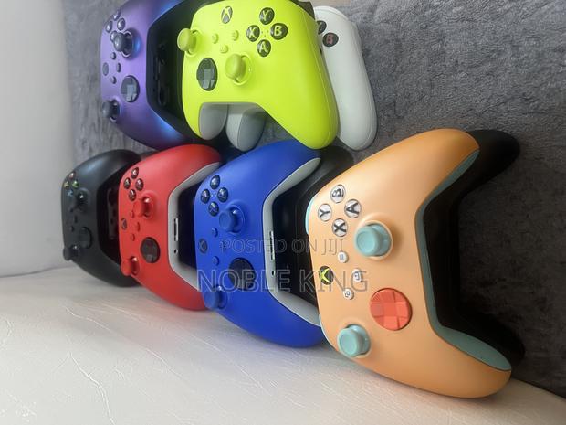 Xbox Series S/X Controllers · Photo 2