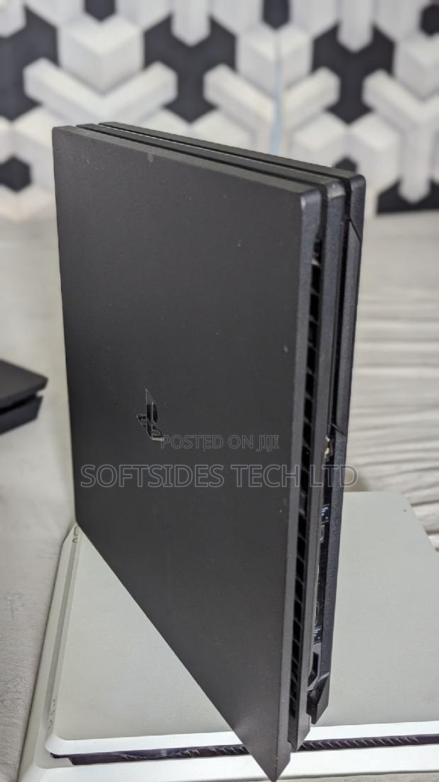 Ps4 Pro Uk Used With Controller Tested and Perfect · Photo 2