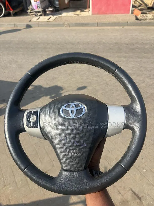Toyota Vitz Steering Wheel 2008-2011 · Photo 1