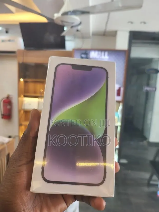 New Apple iPhone 14 256 GB Purple · Photo 1