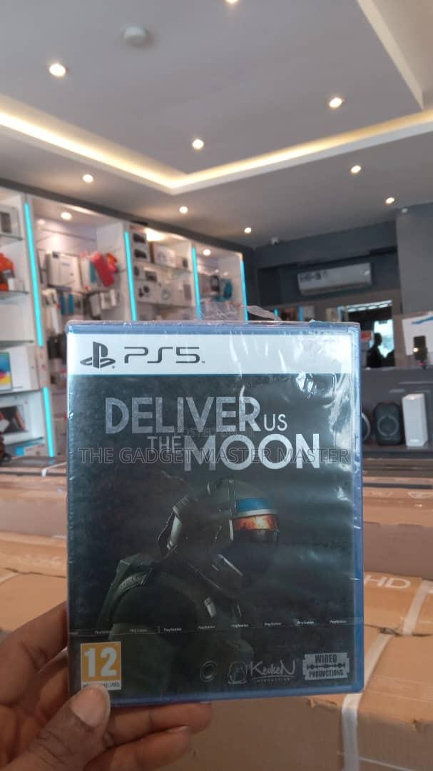 Deliver Us the Moon · Photo 1