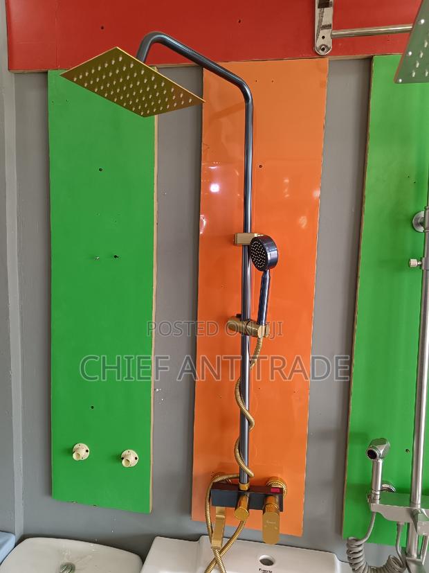 3 Flow Hot Cold Shower · Photo 1